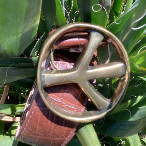 Kensie Genuine Leather Peace Sign Belt - Picture 2 of 10